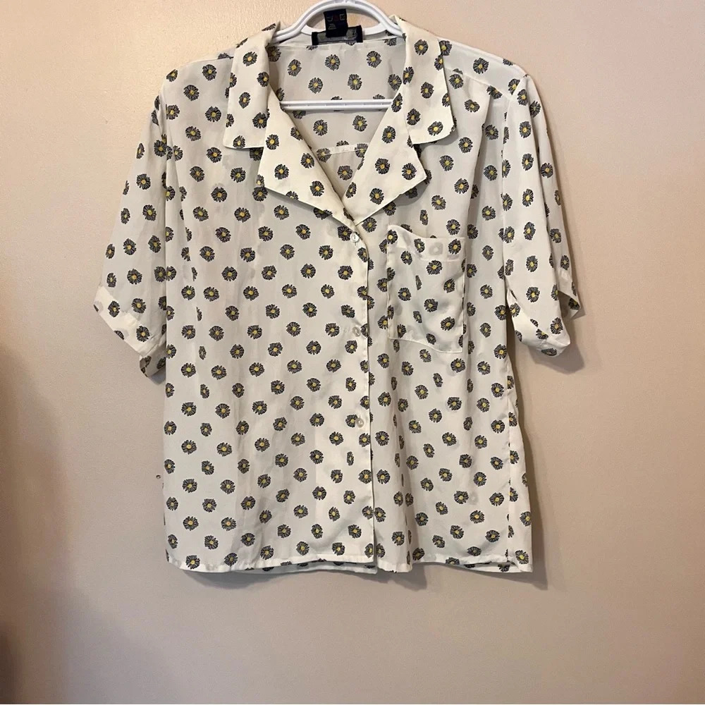Daisy Print Short Sleeve Blouse